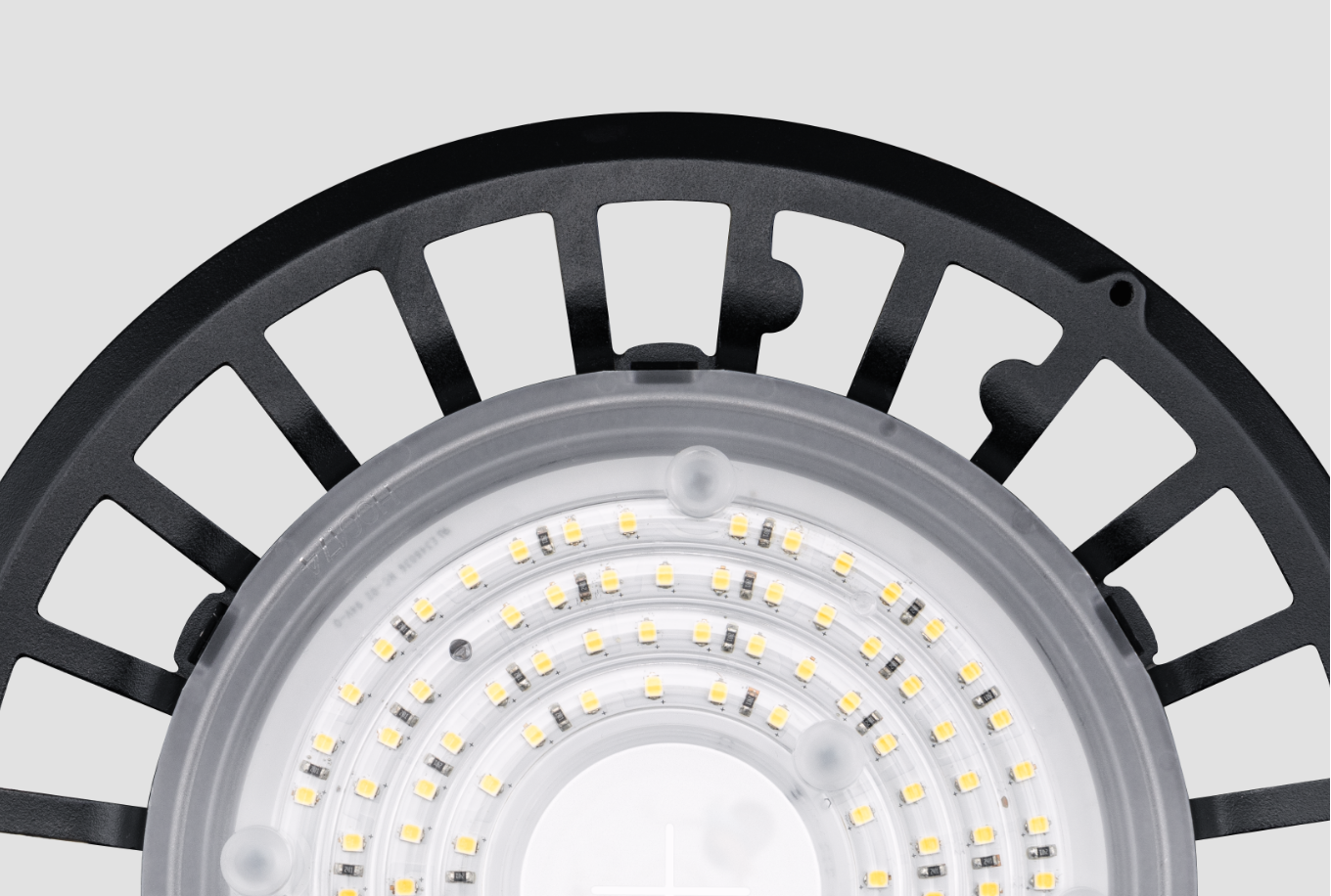 Toughbay™ Pro is available in 60°, 90° and 120° beam angle options, ensuring suitability for a wider variety of applications, whether it be racking, aisles or open plan areas.